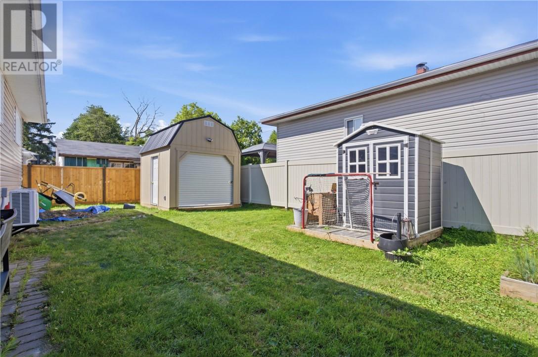 2425 Frontenac Street, Sudbury, ON - Outdoor