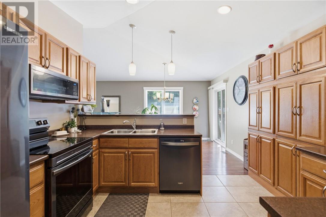 2425 Frontenac Street, Sudbury, ON - Indoor Photo Showing Kitchen With Double Sink