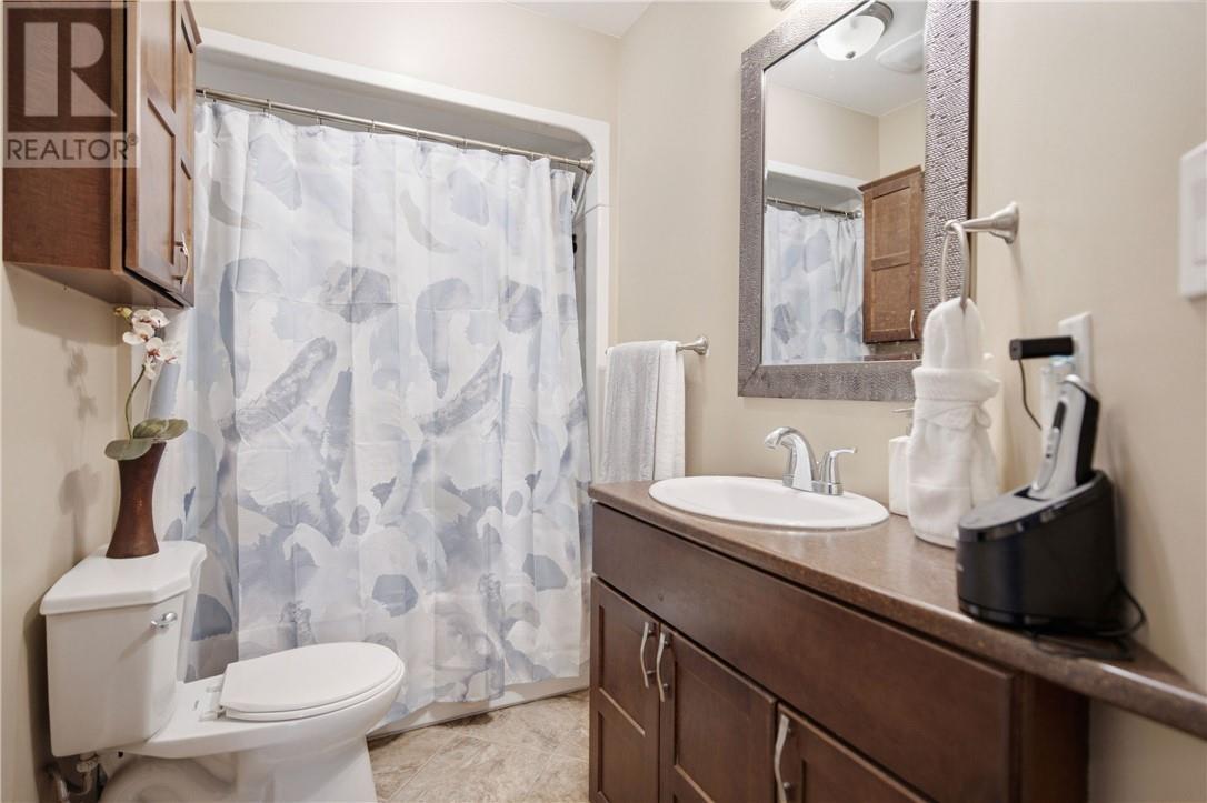 2425 Frontenac Street, Sudbury, ON - Indoor Photo Showing Bathroom
