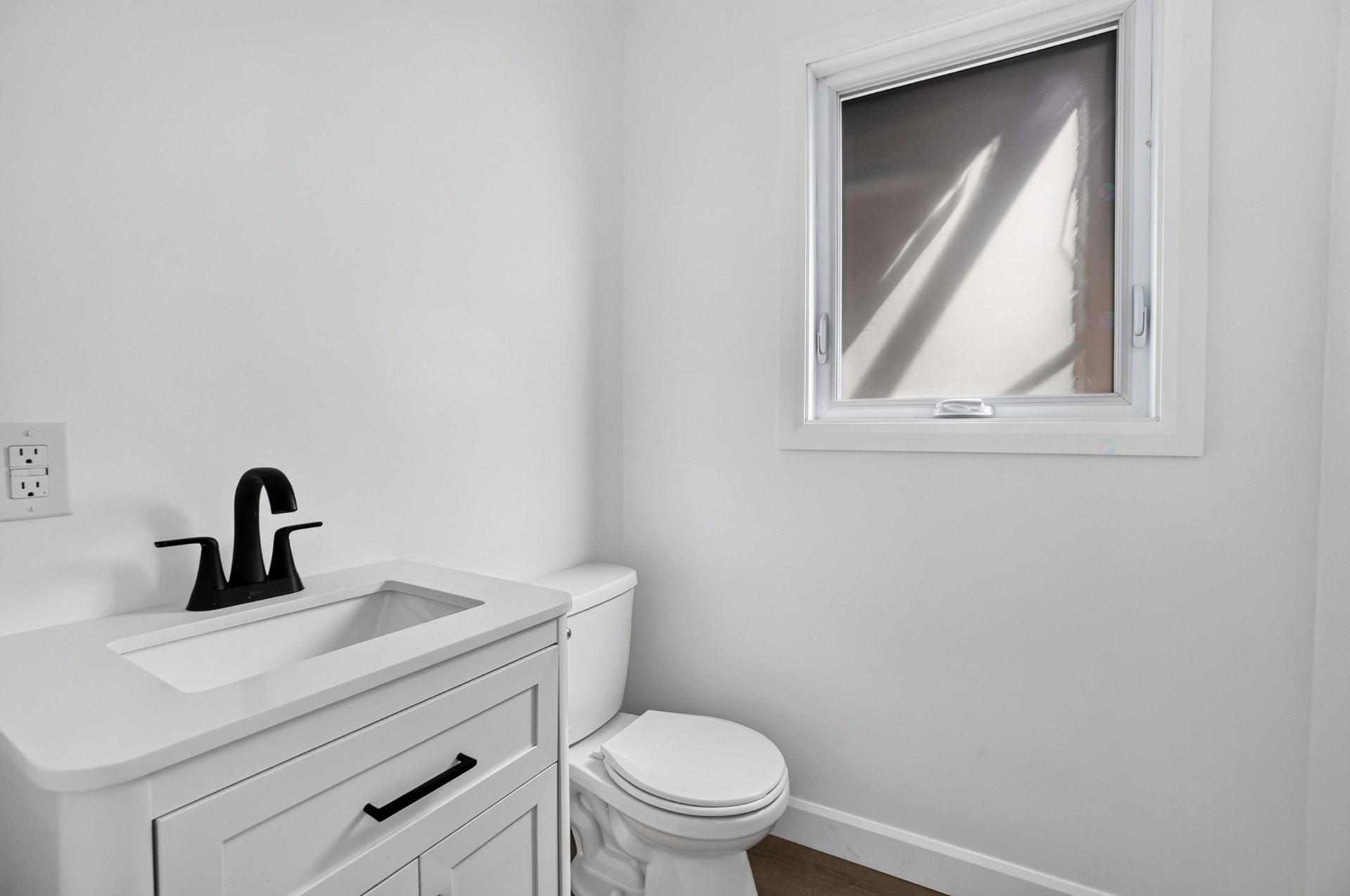 Powder room - 235 Boul. Ivan-Pavlov, Laval (Vimont), QC - Indoor Photo Showing Bathroom