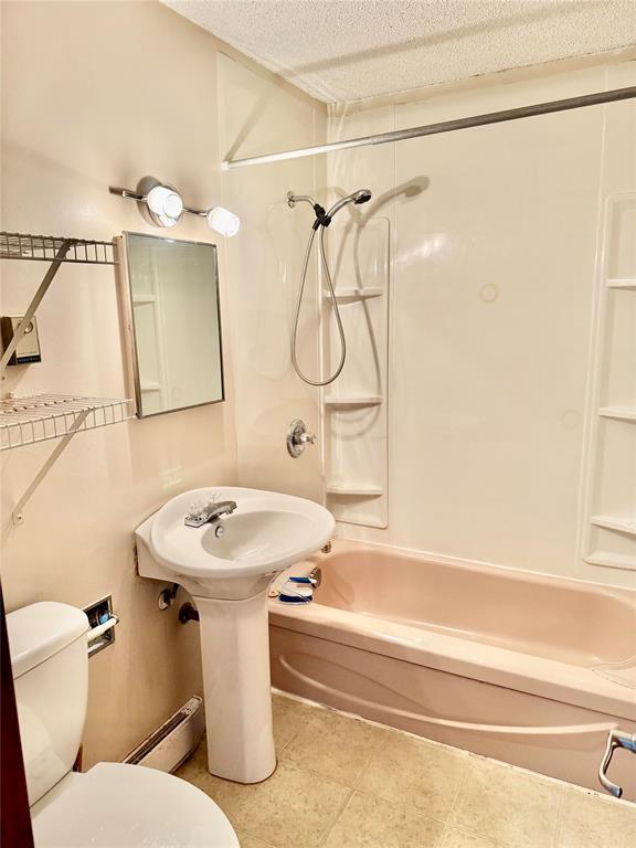 819 5Th Avenue, Reston, MB - Indoor Photo Showing Bathroom