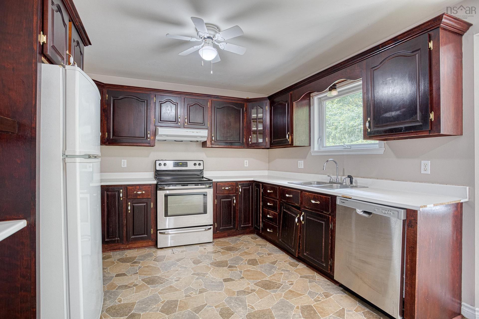 4 Ocono Court, Dartmouth, NS - Indoor Photo Showing Kitchen With Double Sink