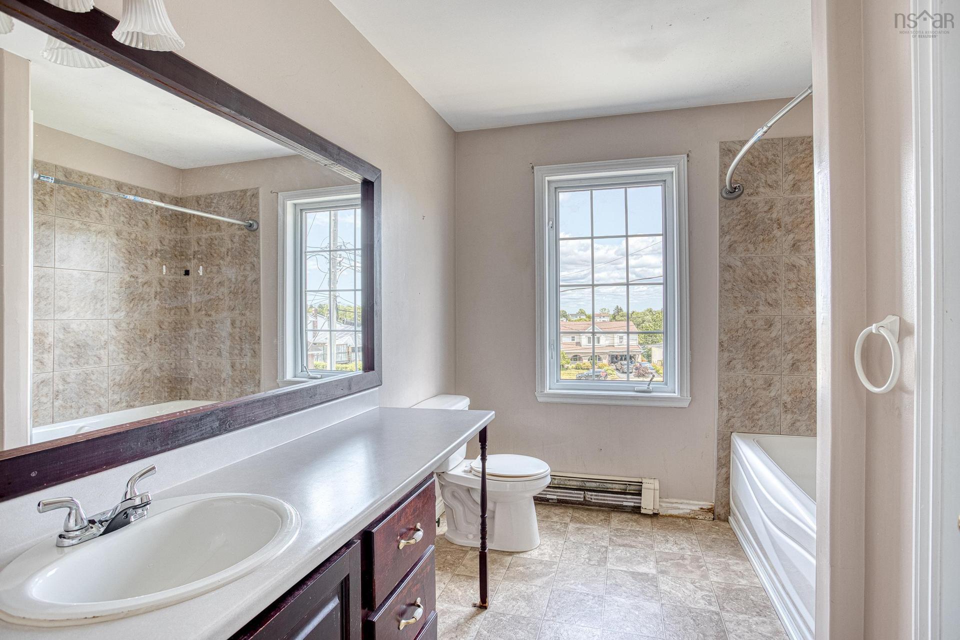 4 Ocono Court, Dartmouth, NS - Indoor Photo Showing Bathroom