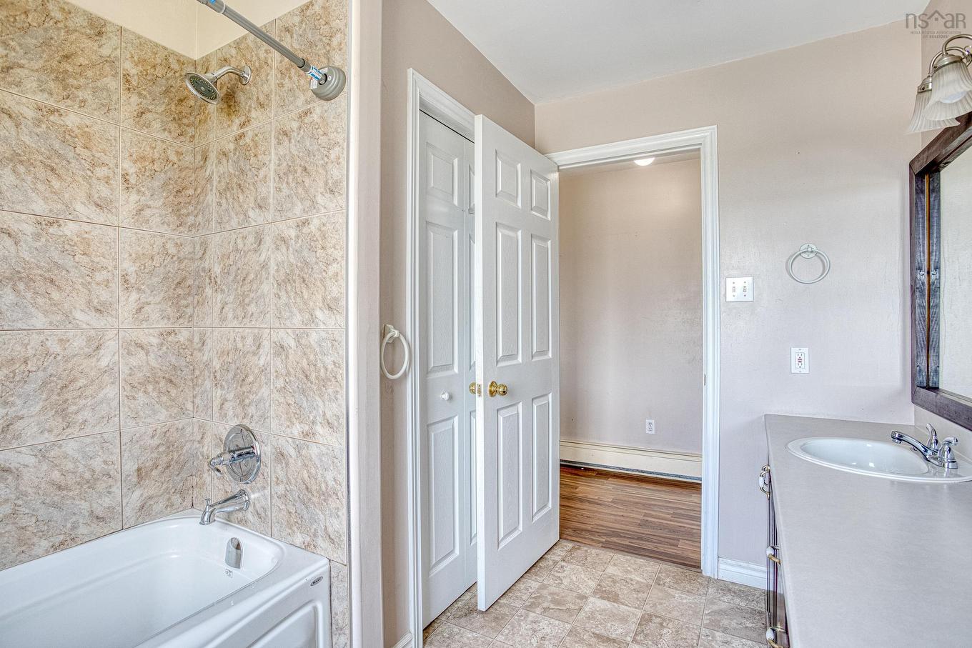 4 Ocono Court, Dartmouth, NS - Indoor Photo Showing Bathroom