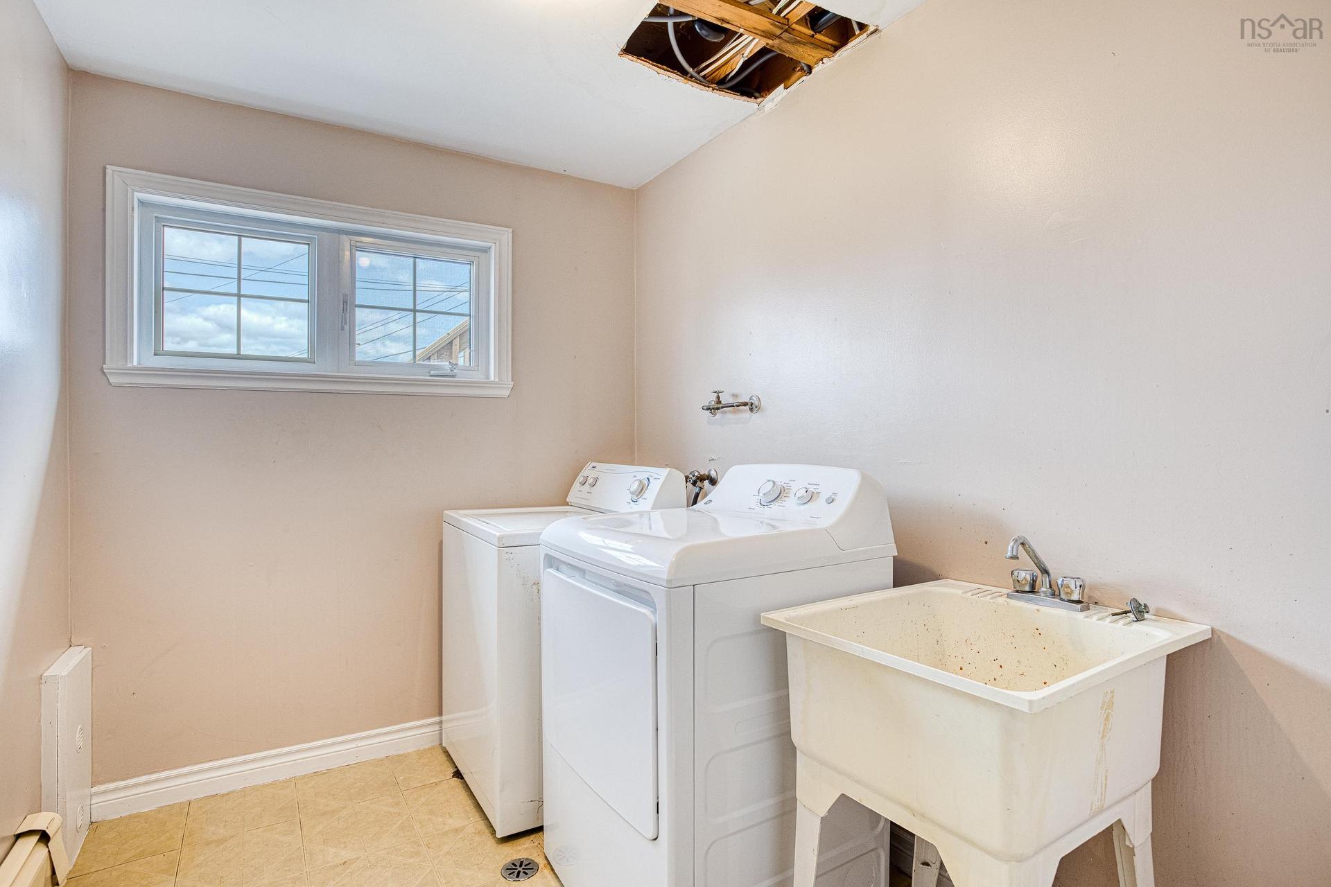 4 Ocono Court, Dartmouth, NS - Indoor Photo Showing Laundry Room