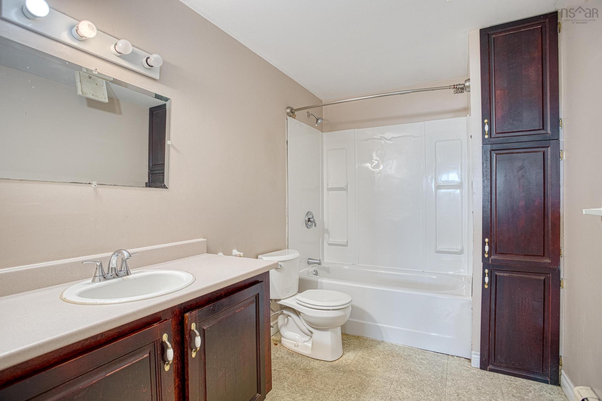 4 Ocono Court, Dartmouth, NS - Indoor Photo Showing Bathroom