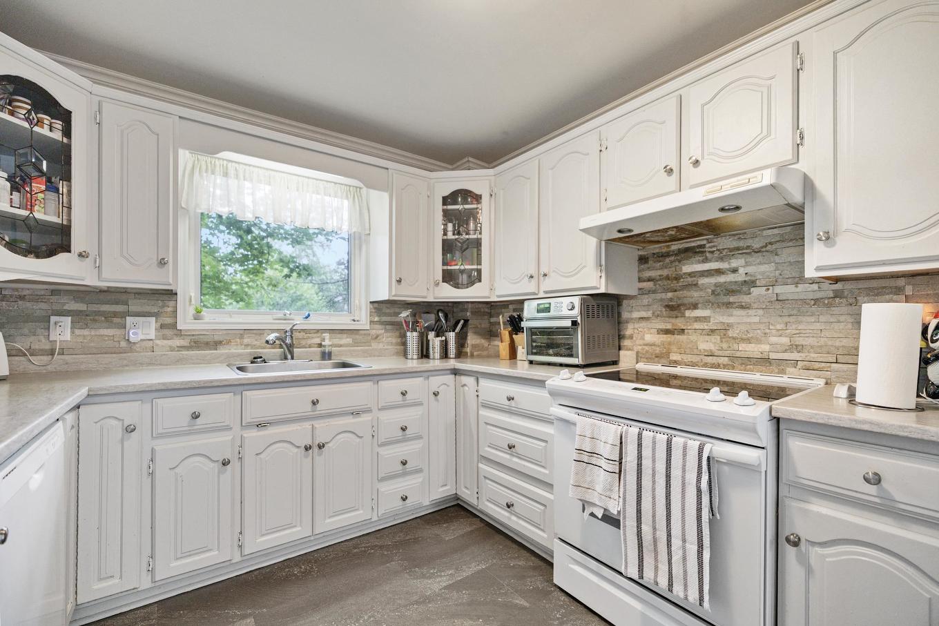 58 Brackley Point Road Road, Charlottetown, PE - Indoor Photo Showing Kitchen
