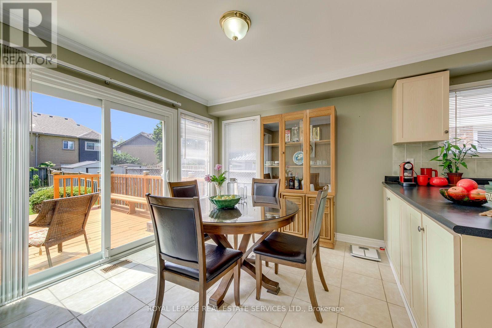 Sun-Filled Breakfast Area with South-East View - 3364 Ingram Road, Mississauga, ON - Indoor Photo Showing Dining Room