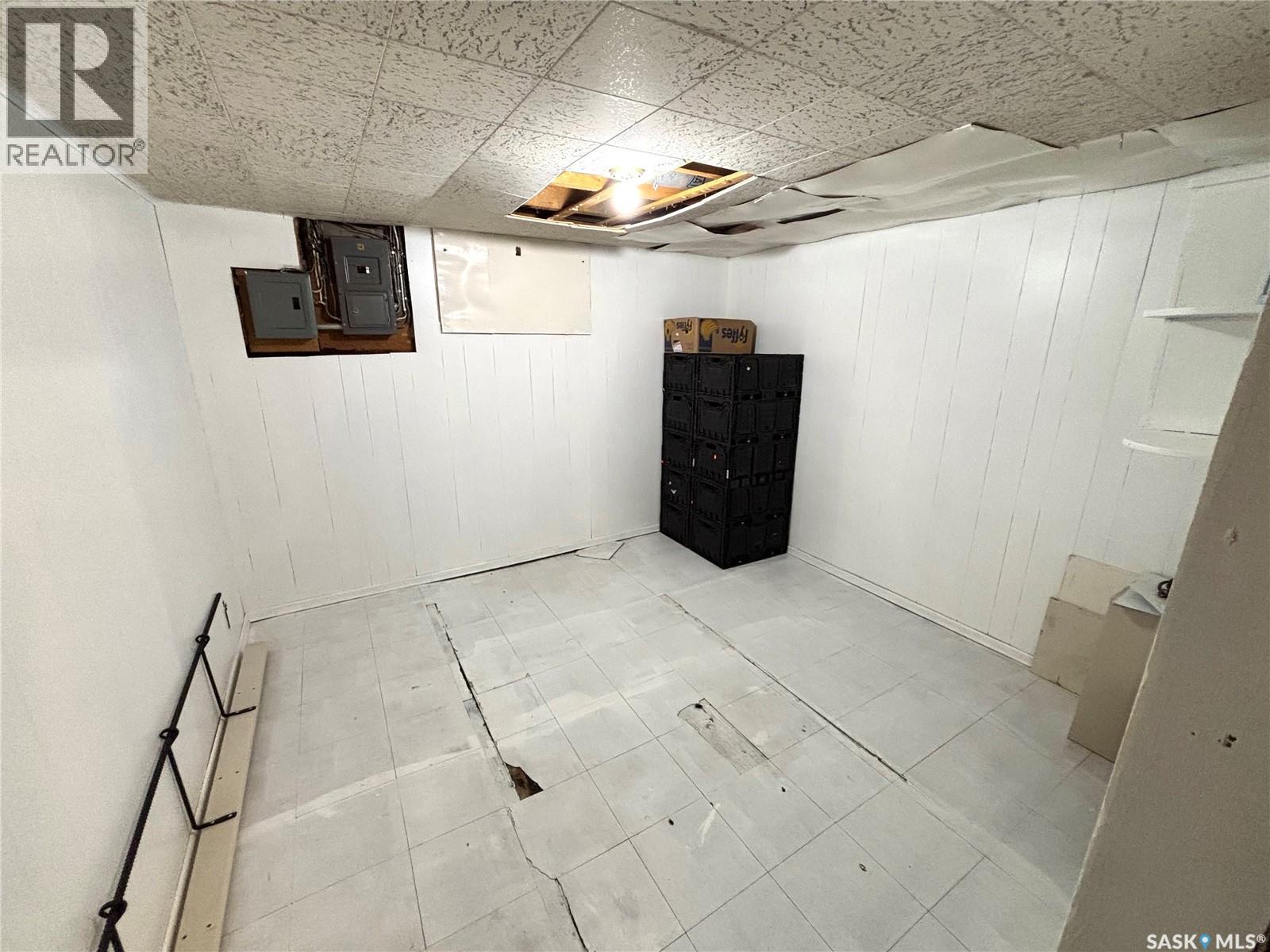 465 1St Avenue S, Duck Lake, SK - Indoor