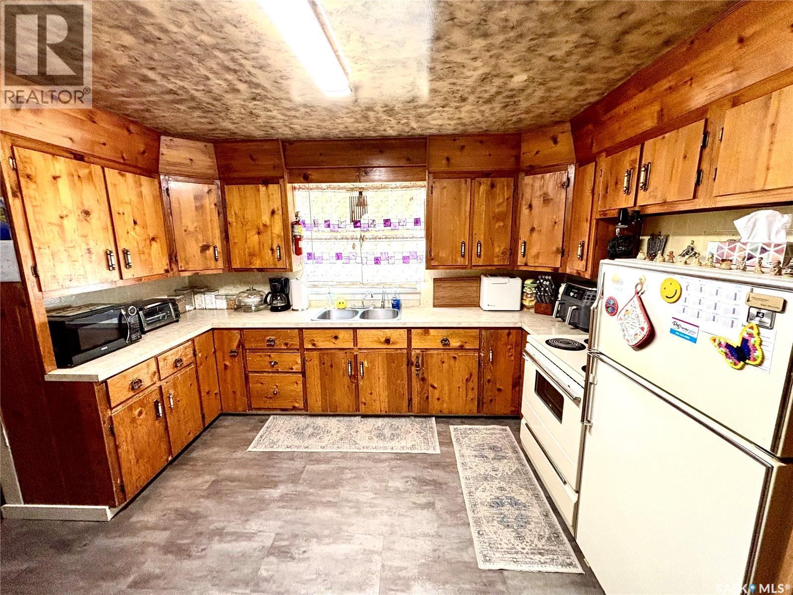 465 1St Avenue S, Duck Lake, SK - Indoor Photo Showing Kitchen