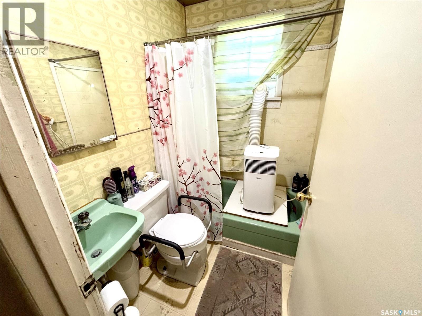 465 1St Avenue S, Duck Lake, SK - Indoor Photo Showing Bathroom
