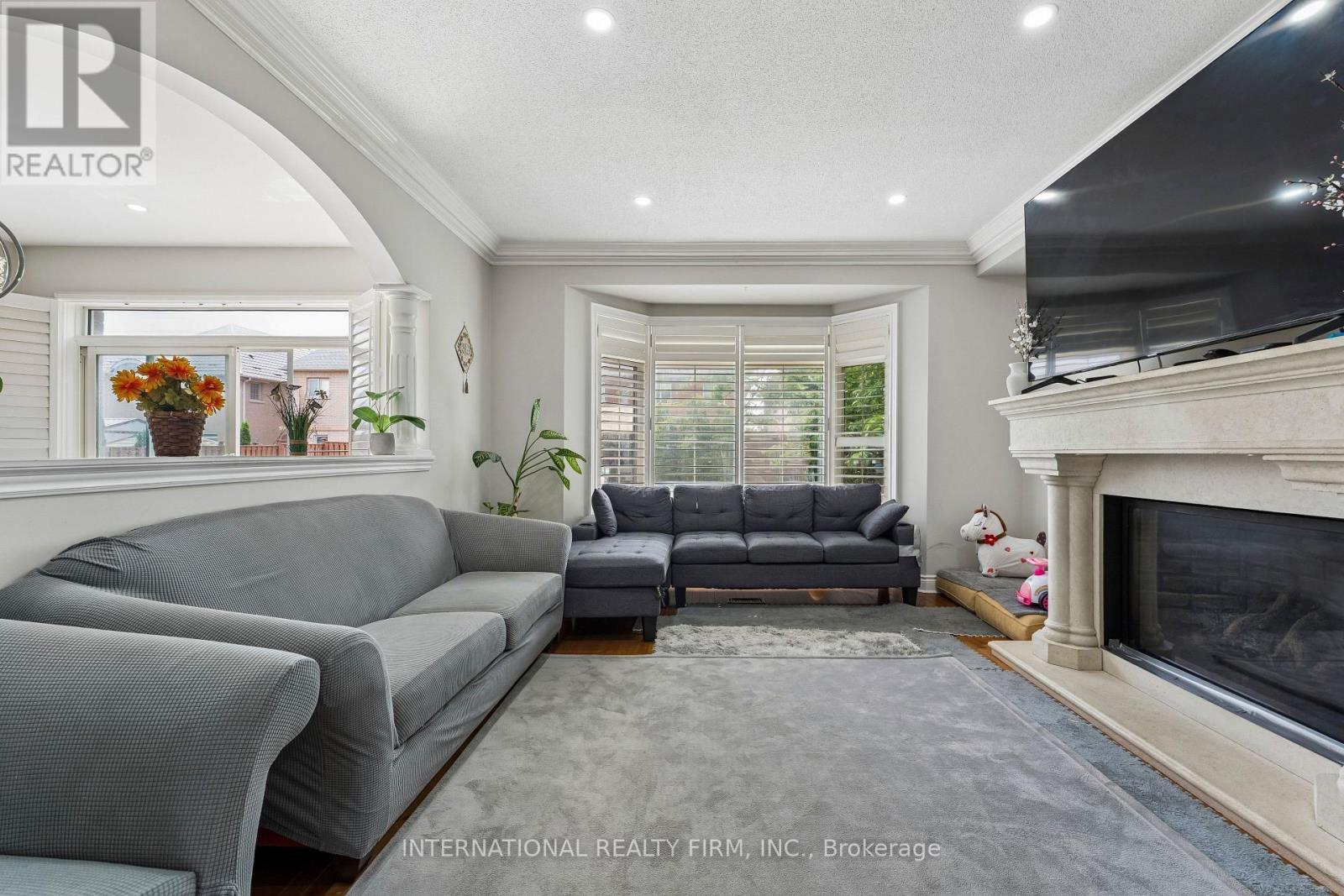 8 Redwillow Road, Brampton, ON - Indoor Photo Showing Living Room With Fireplace