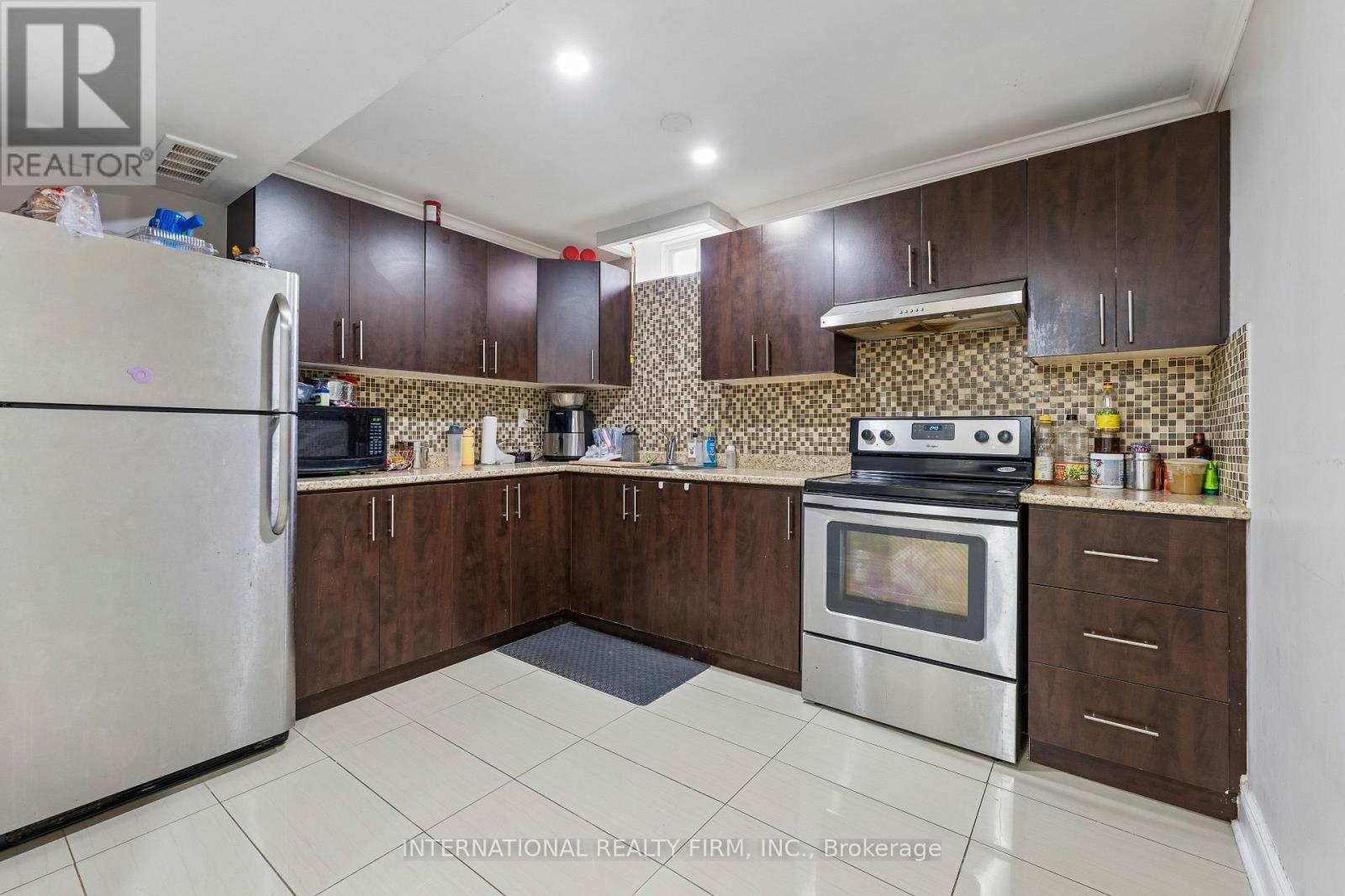 8 Redwillow Road, Brampton, ON - Indoor Photo Showing Kitchen
