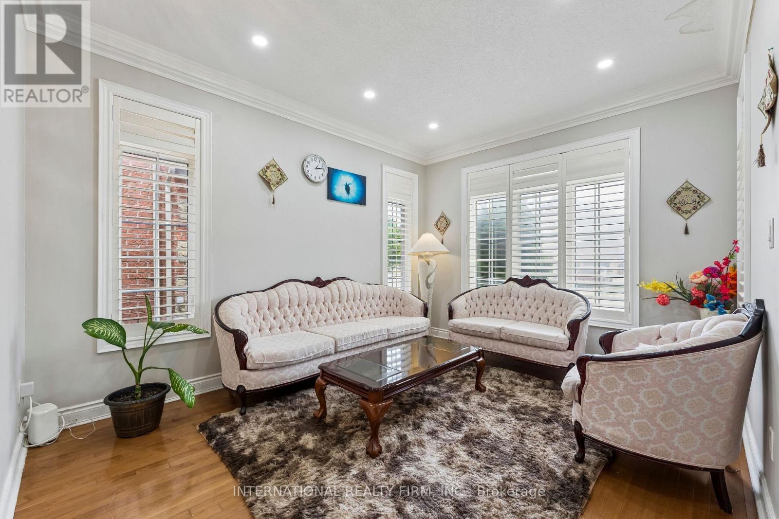 8 Redwillow Road, Brampton, ON - Indoor Photo Showing Living Room