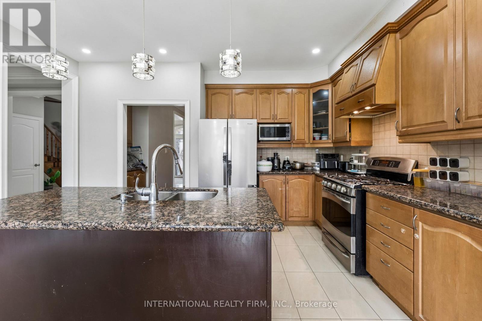 8 Redwillow Road, Brampton, ON - Indoor Photo Showing Kitchen With Double Sink