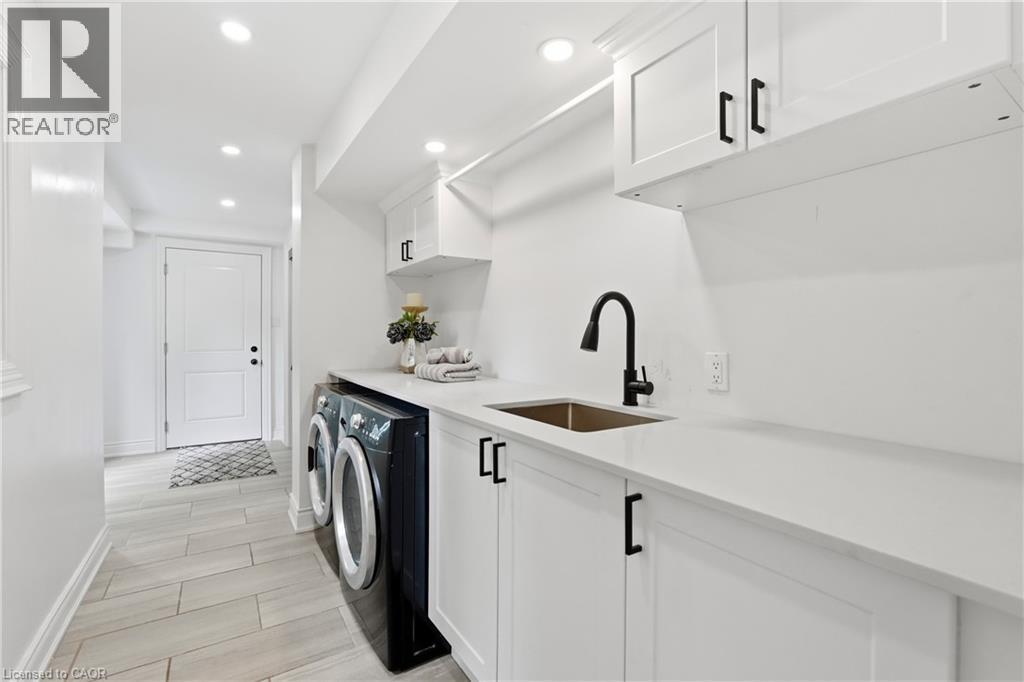 332 Woodworth Drive W, Ancaster, ON - Indoor Photo Showing Laundry Room