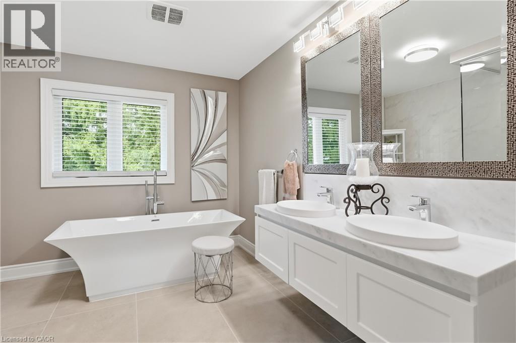 332 Woodworth Drive W, Ancaster, ON - Indoor Photo Showing Bathroom