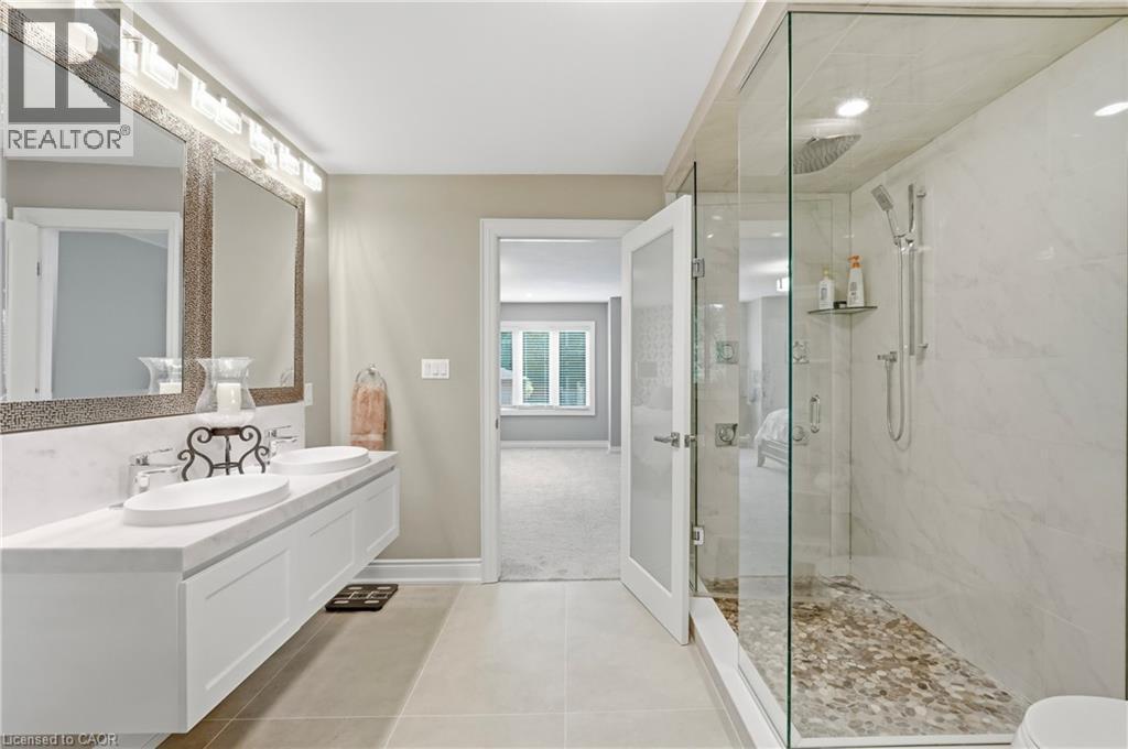 332 Woodworth Drive W, Ancaster, ON - Indoor Photo Showing Bathroom