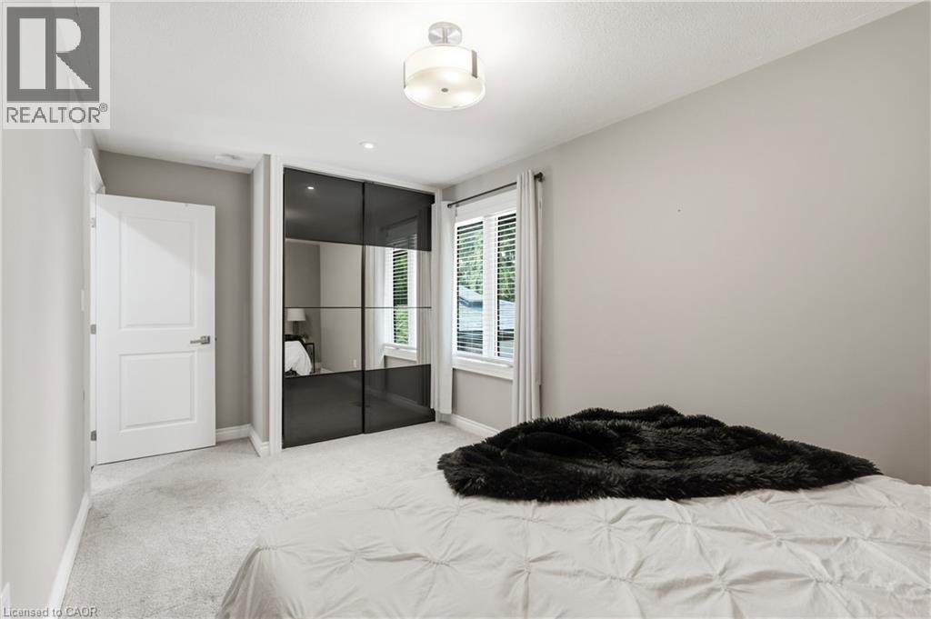 332 Woodworth Drive W, Ancaster, ON - Indoor Photo Showing Bedroom