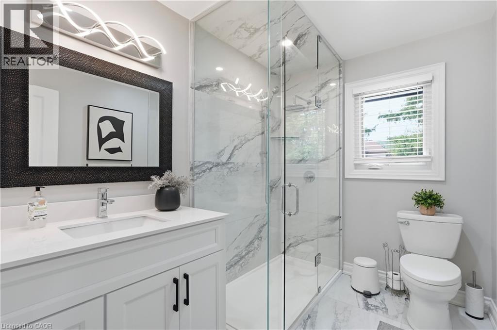 332 Woodworth Drive W, Ancaster, ON - Indoor Photo Showing Bathroom