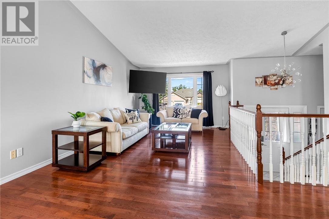 3101 River Road, Val Caron, ON - Indoor Photo Showing Living Room