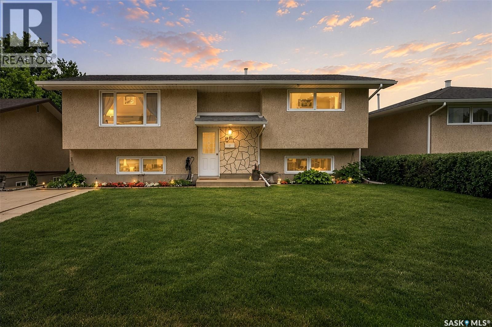 1331 Athabasca Street W, Moose Jaw, SK - Outdoor