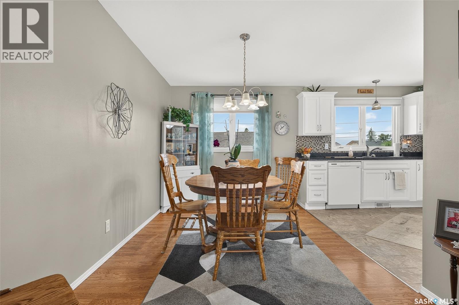 1331 Athabasca Street W, Moose Jaw, SK - Indoor Photo Showing Dining Room