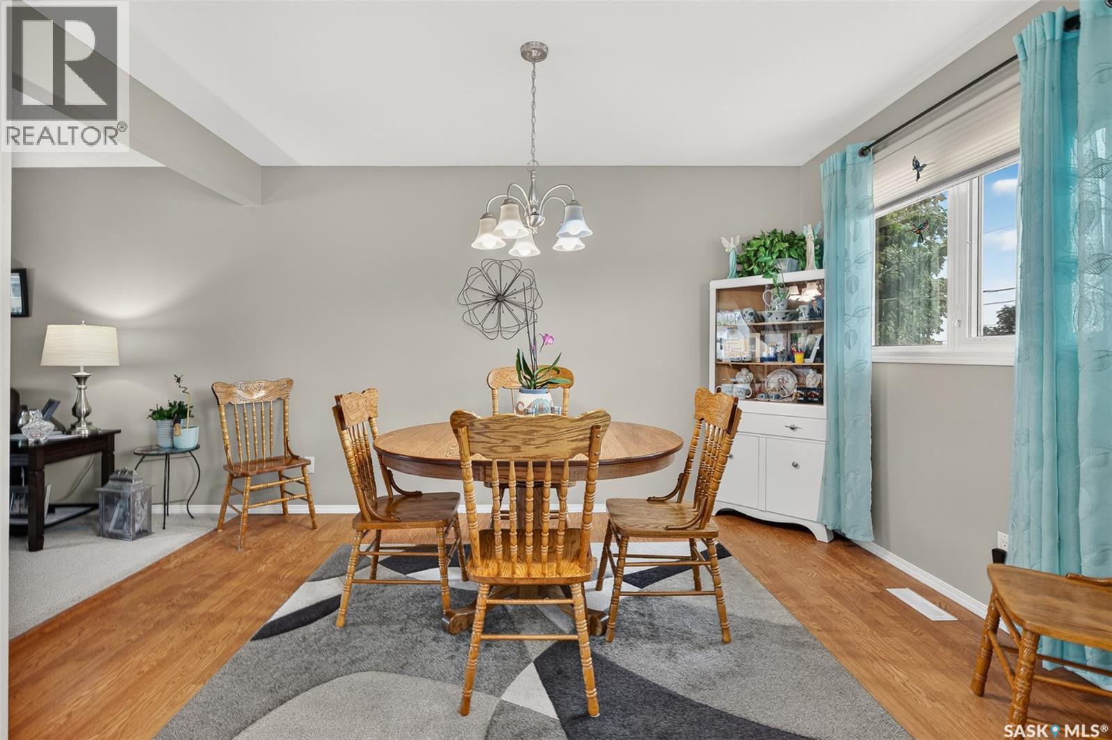1331 Athabasca Street W, Moose Jaw, SK - Indoor Photo Showing Dining Room