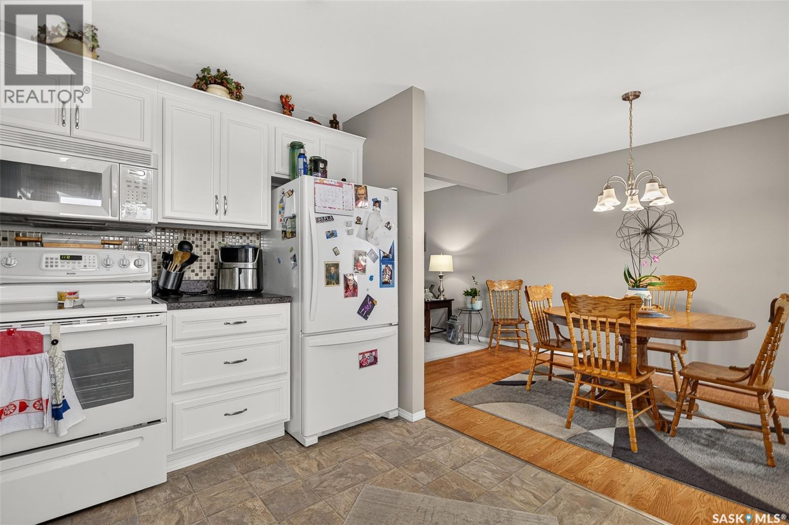 1331 Athabasca Street W, Moose Jaw, SK - Indoor