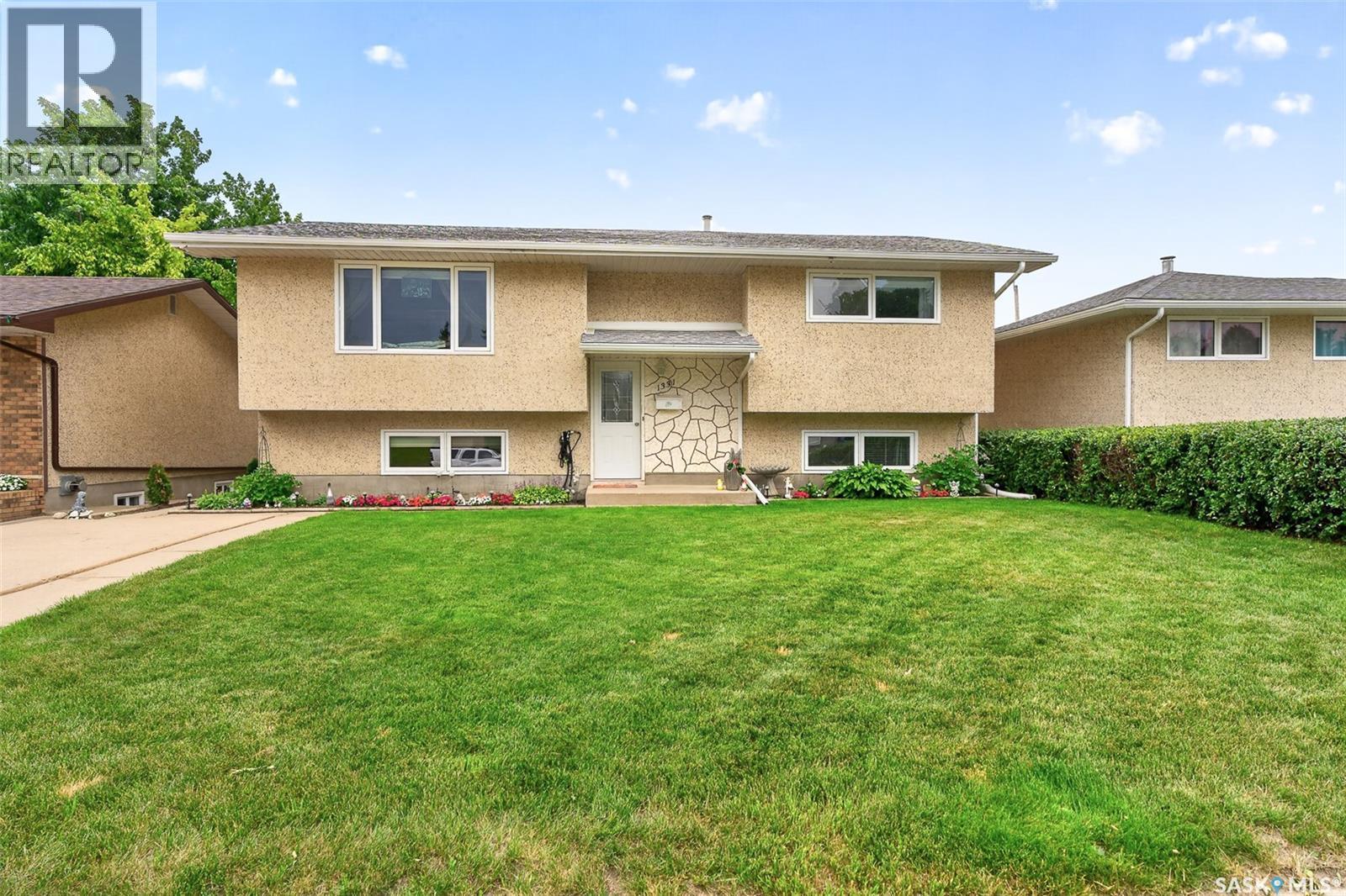 1331 Athabasca Street W, Moose Jaw, SK - Outdoor