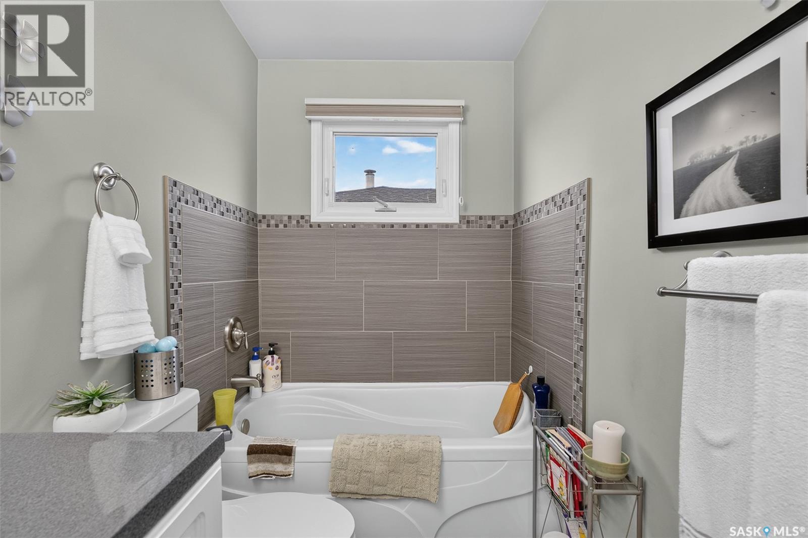 1331 Athabasca Street W, Moose Jaw, SK - Indoor Photo Showing Bathroom