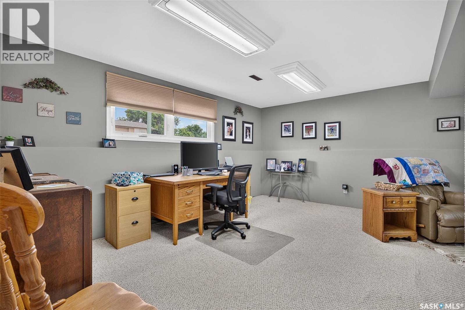 1331 Athabasca Street W, Moose Jaw, SK - Indoor Photo Showing Office