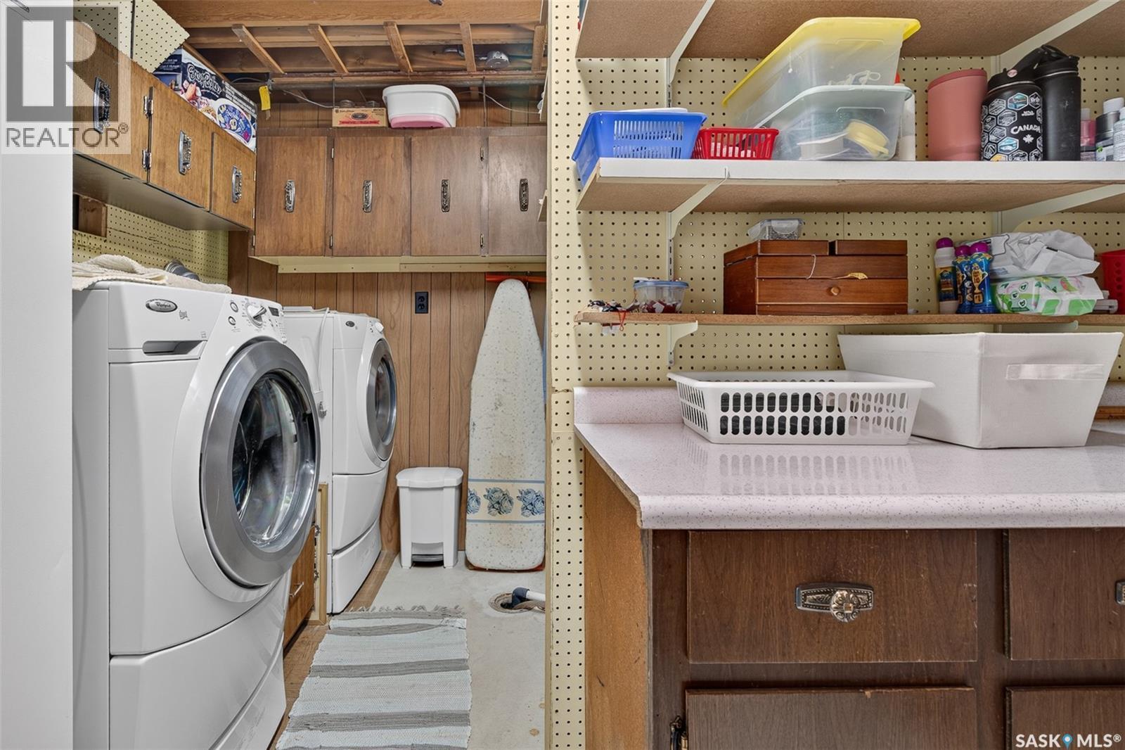 1331 Athabasca Street W, Moose Jaw, SK - Indoor Photo Showing Laundry Room