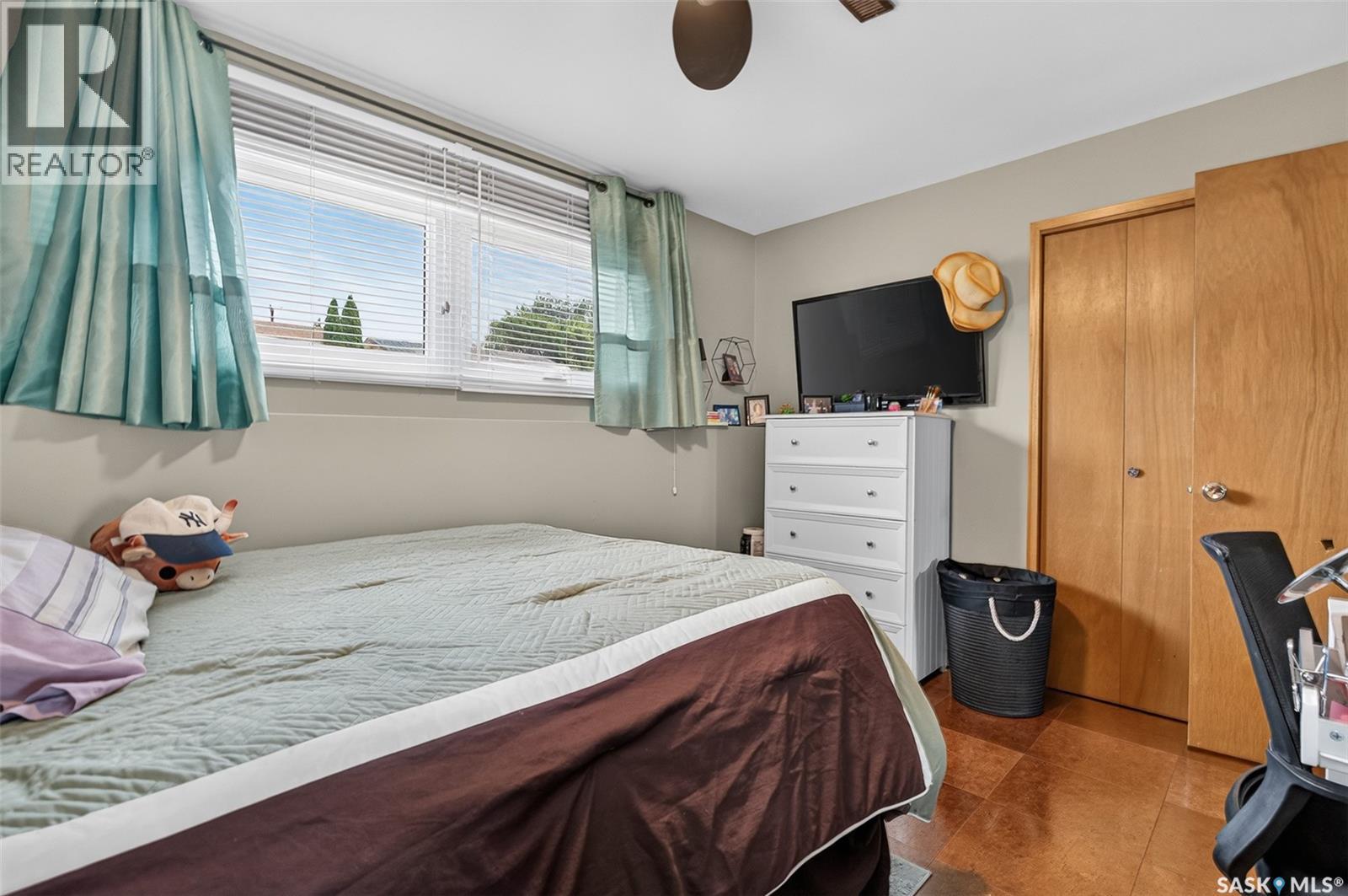 1331 Athabasca Street W, Moose Jaw, SK - Indoor Photo Showing Bedroom