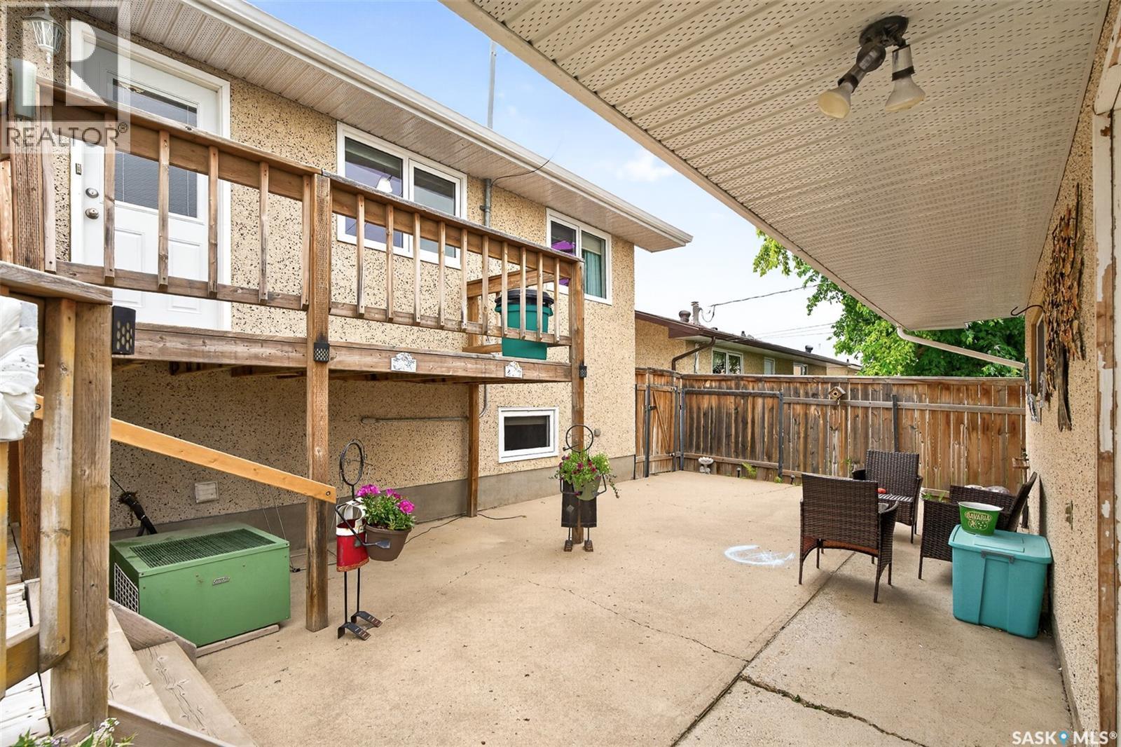1331 Athabasca Street W, Moose Jaw, SK - Outdoor With Exterior