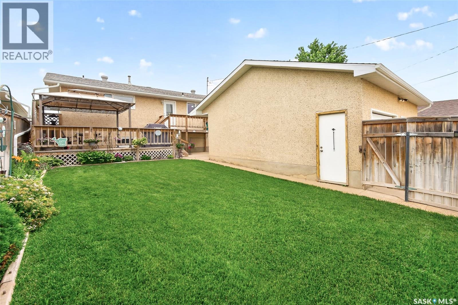 1331 Athabasca Street W, Moose Jaw, SK - Outdoor With Deck Patio Veranda