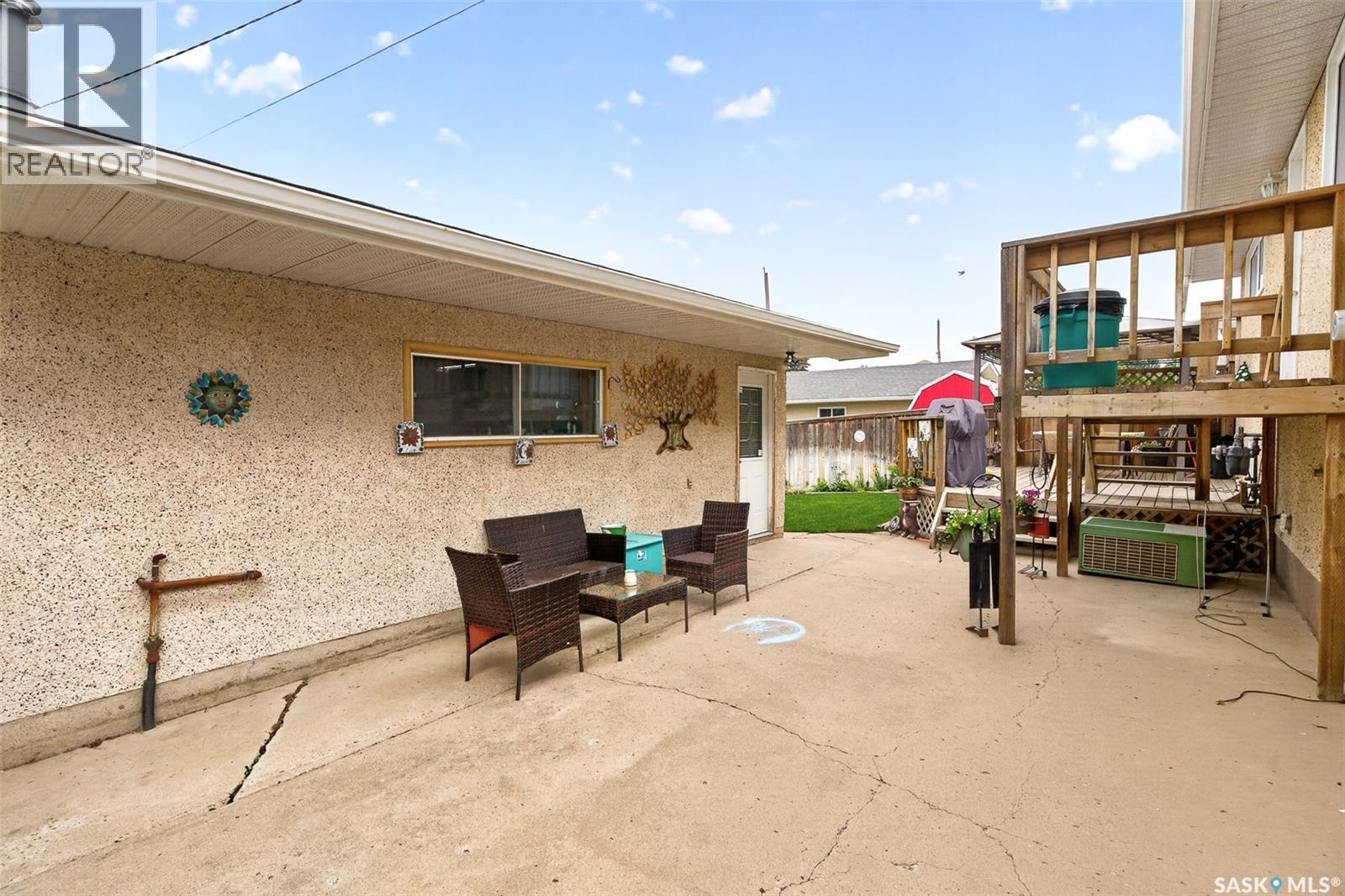 1331 Athabasca Street W, Moose Jaw, SK - Outdoor With Exterior