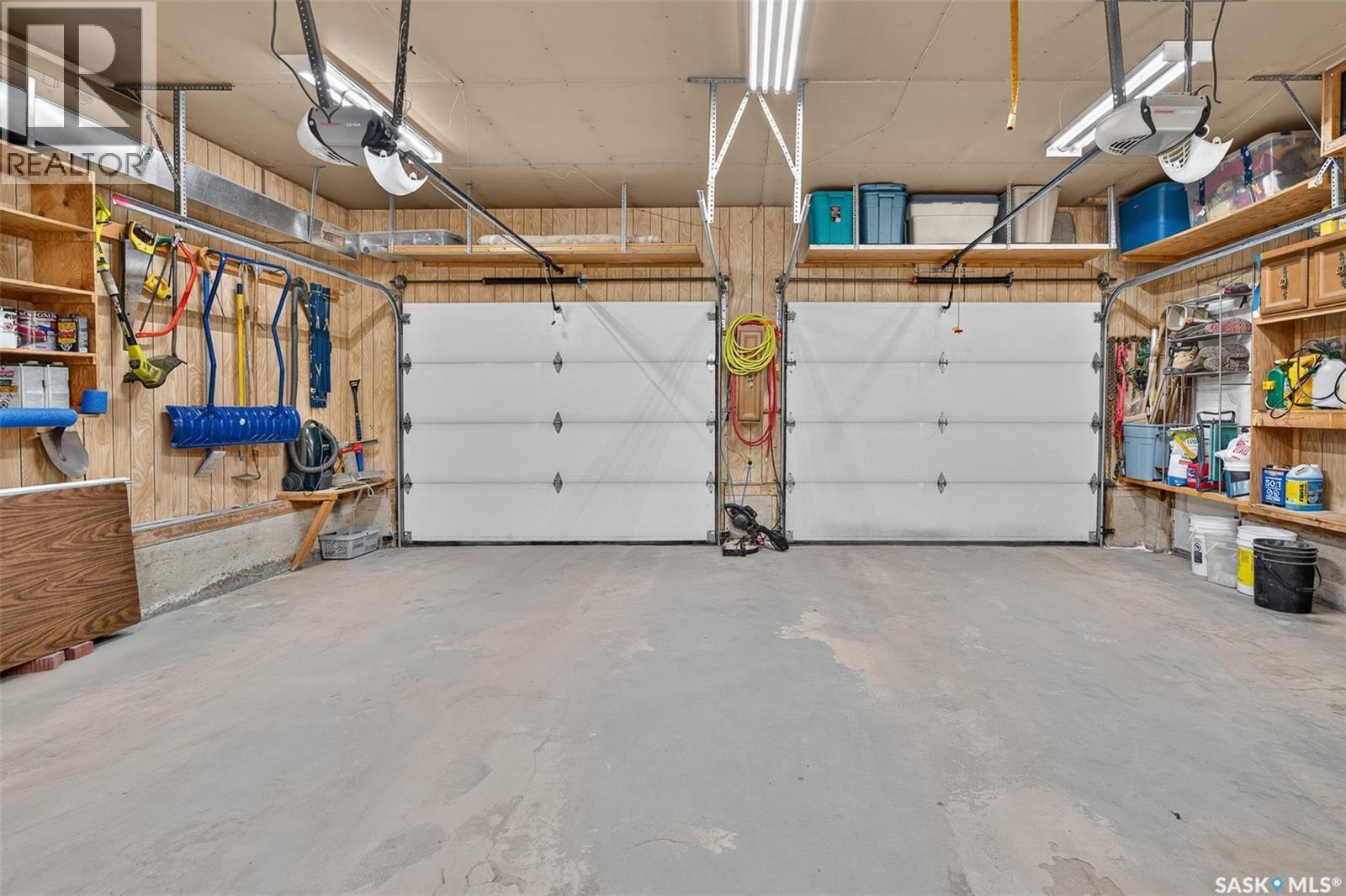 1331 Athabasca Street W, Moose Jaw, SK - Indoor Photo Showing Garage
