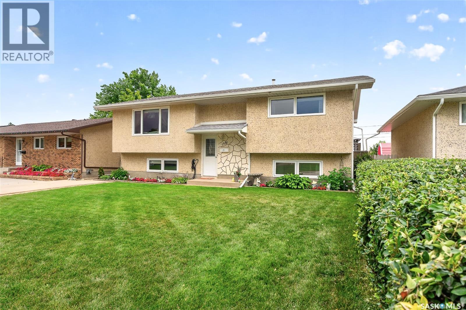 1331 Athabasca Street W, Moose Jaw, SK - Outdoor