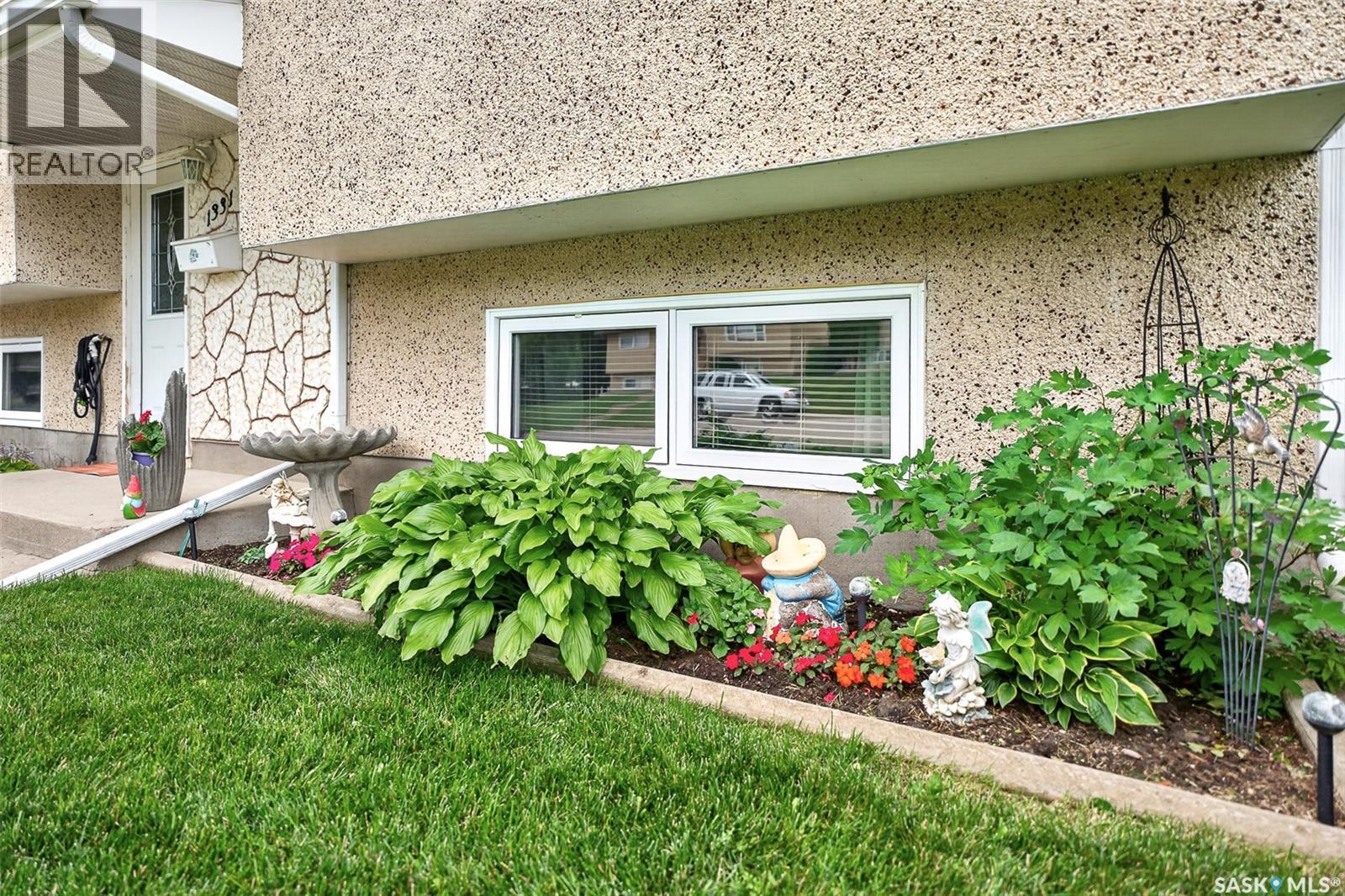 1331 Athabasca Street W, Moose Jaw, SK - Outdoor