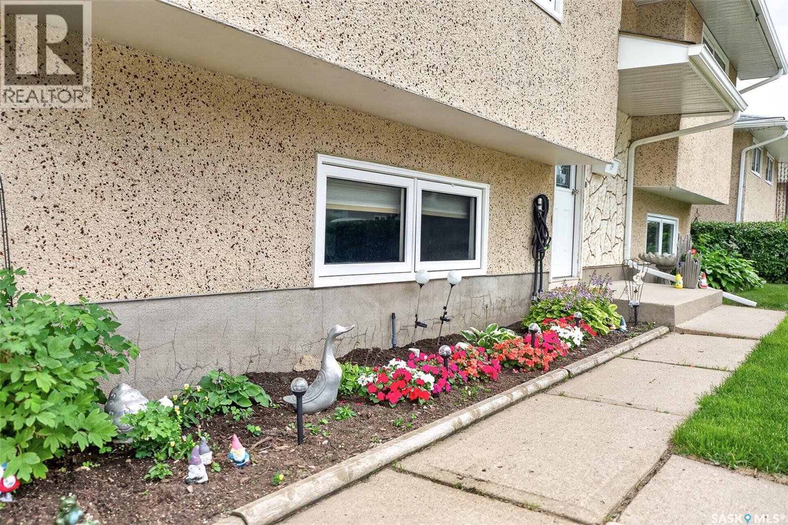 1331 Athabasca Street W, Moose Jaw, SK - Outdoor