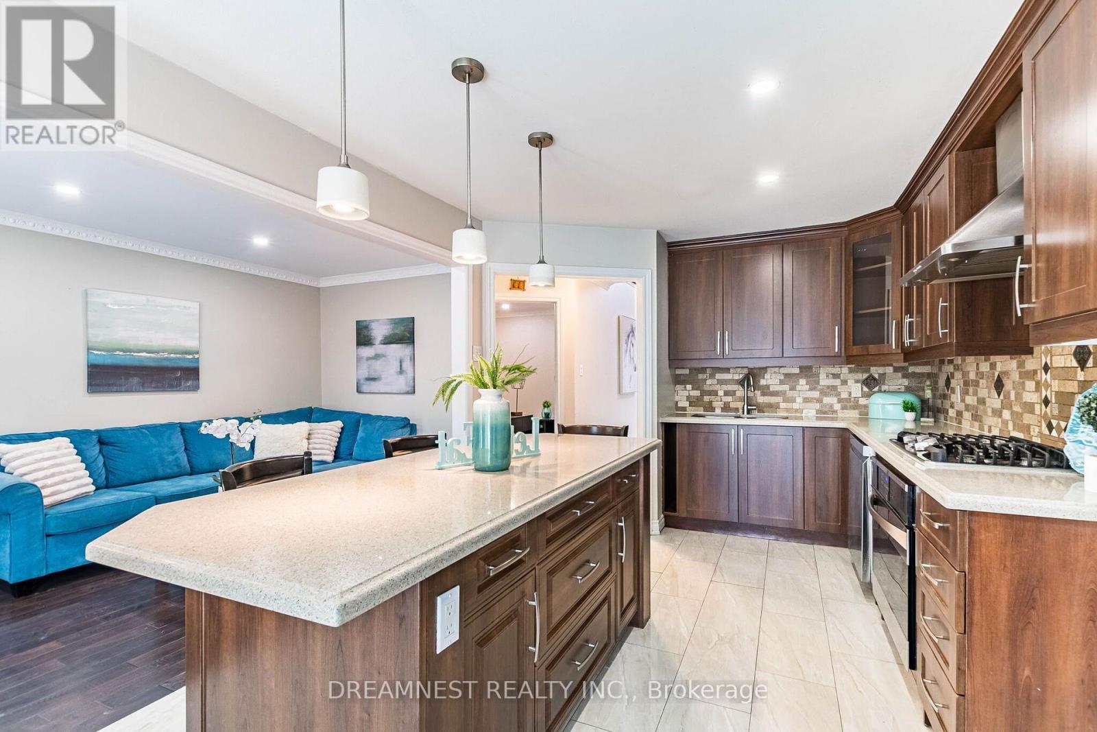 5959 Ladyburn Crescent, Mississauga, ON - Indoor Photo Showing Kitchen With Upgraded Kitchen