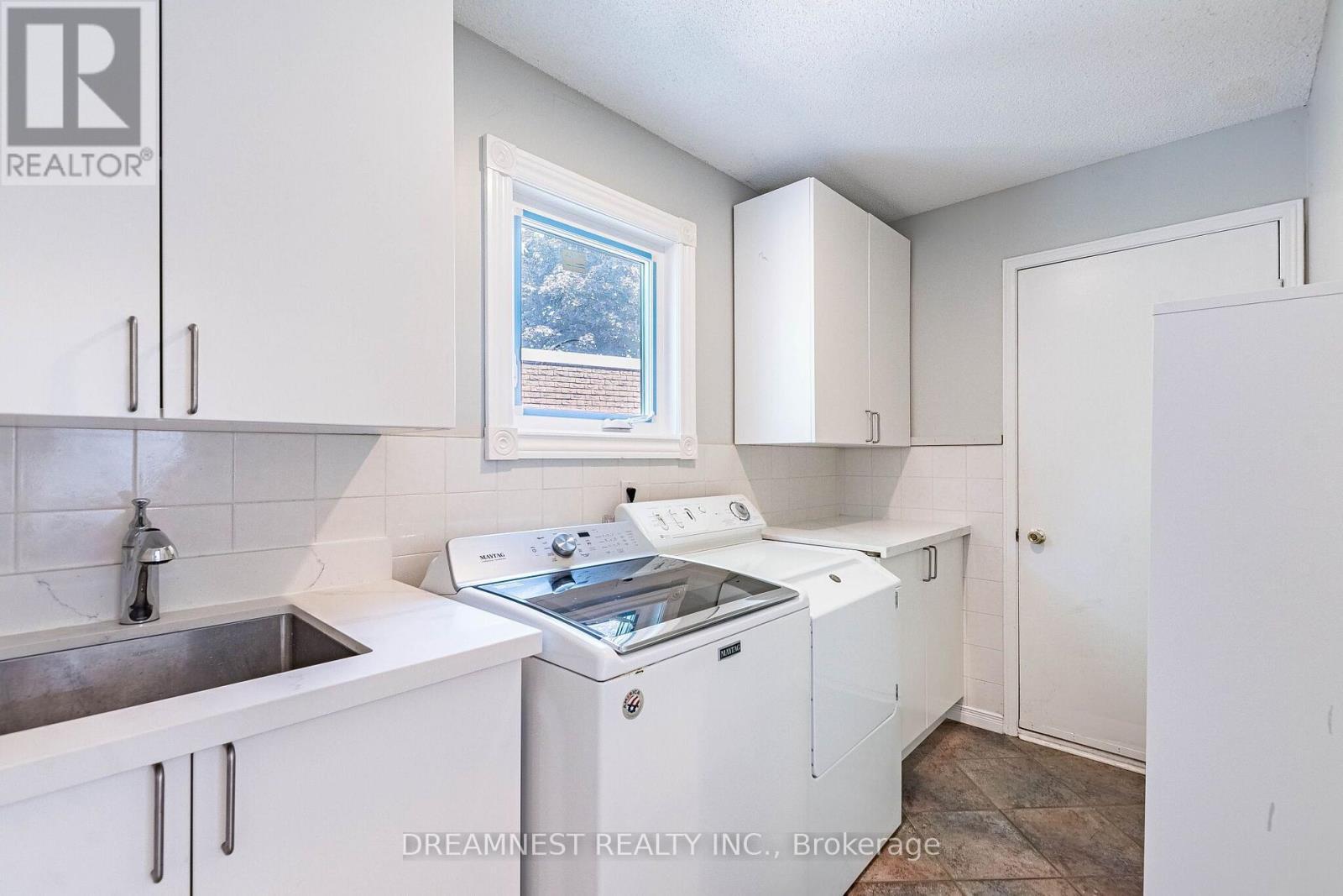 5959 Ladyburn Crescent, Mississauga, ON - Indoor Photo Showing Laundry Room