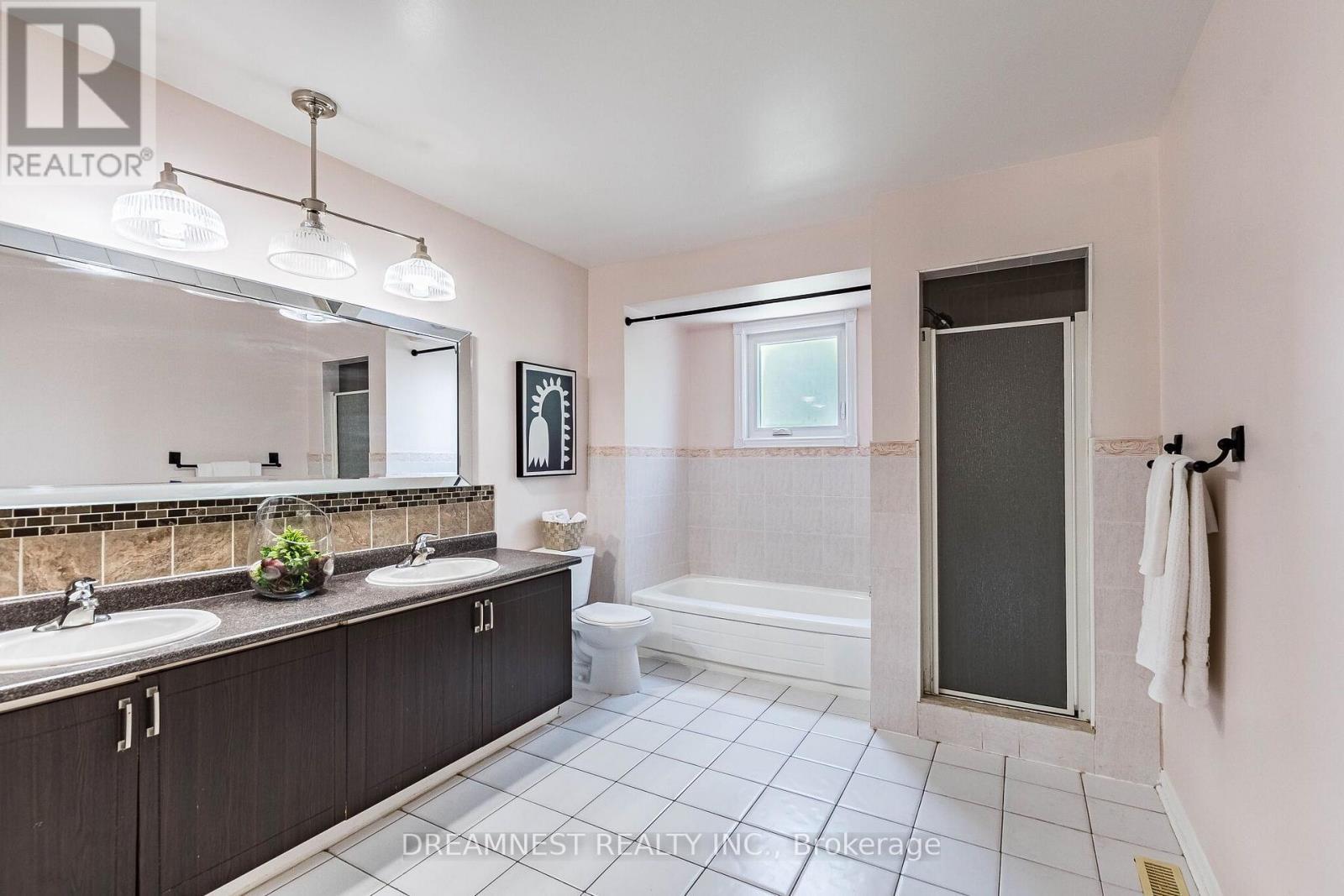 5959 Ladyburn Crescent, Mississauga, ON - Indoor Photo Showing Bathroom