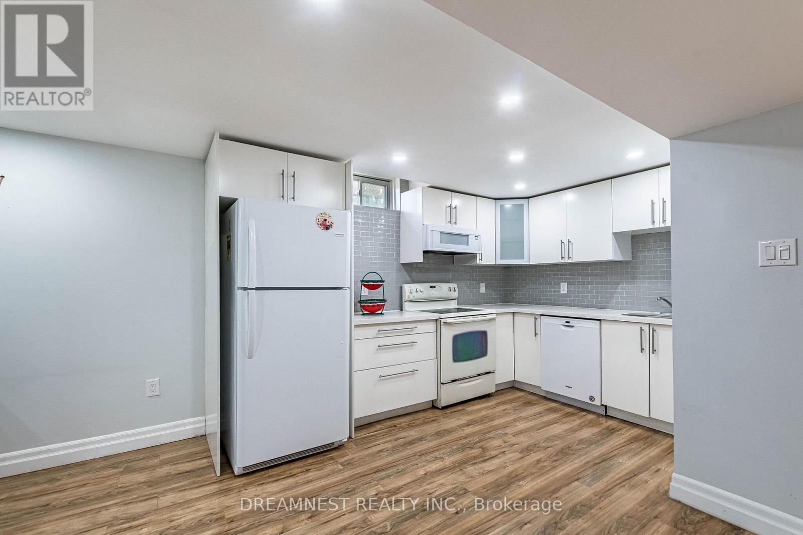 5959 Ladyburn Crescent, Mississauga, ON - Indoor Photo Showing Kitchen