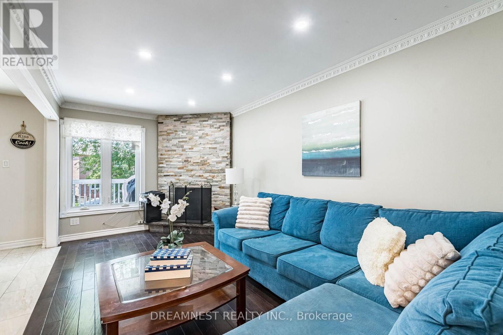5959 Ladyburn Crescent, Mississauga, ON - Indoor Photo Showing Living Room