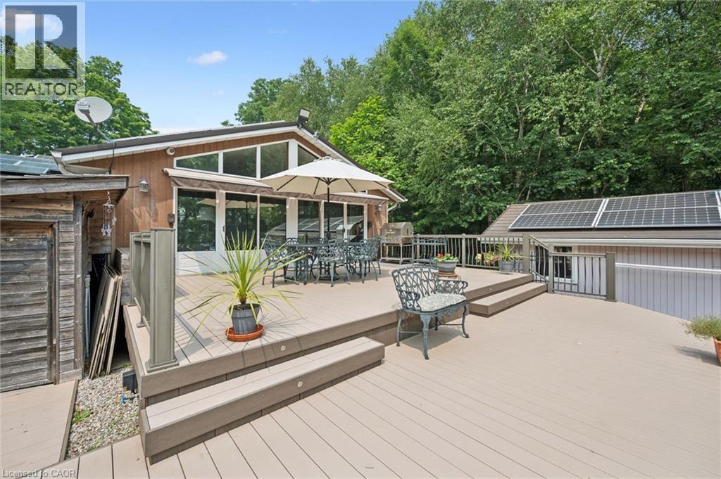 Multi-level outdoor deck featuring composite decking and railing with integrated LED lights - 410 Avenue Road, Cambridge, ON - Outdoor With Deck Patio Veranda