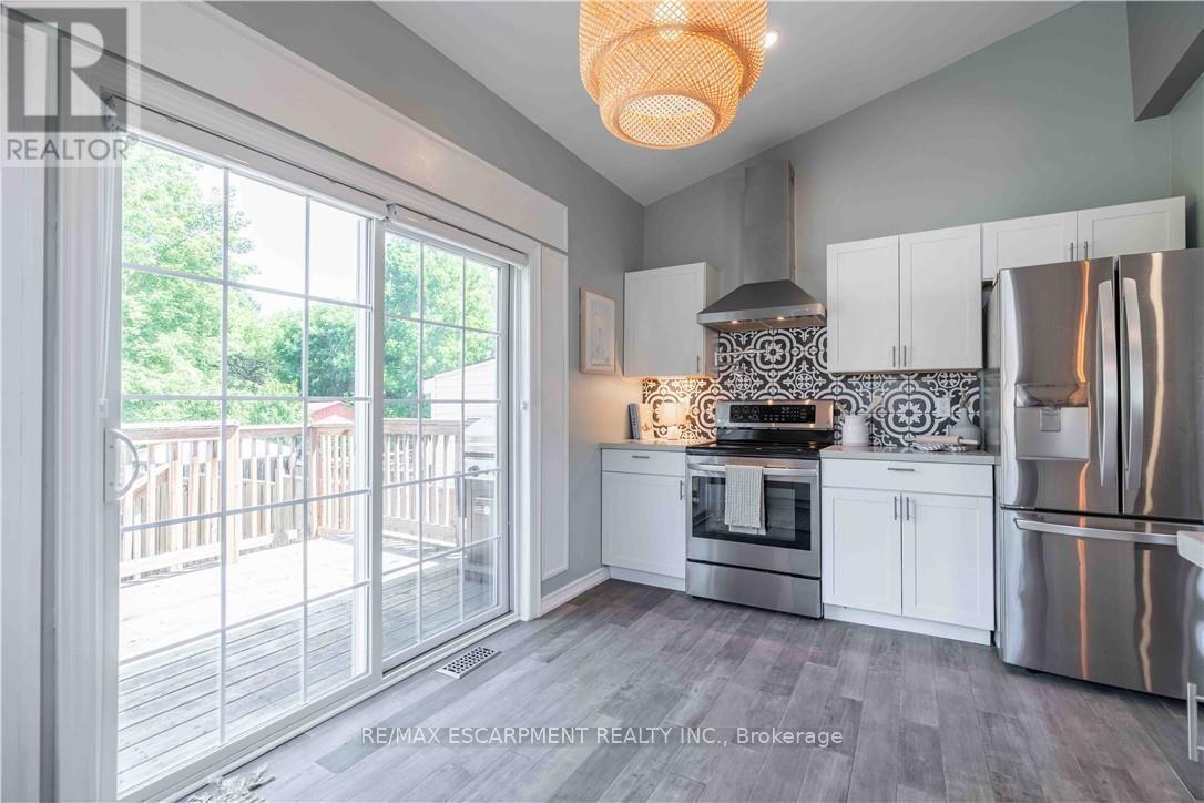195 Wood Street E, Hamilton, ON - Indoor Photo Showing Kitchen With Stainless Steel Kitchen