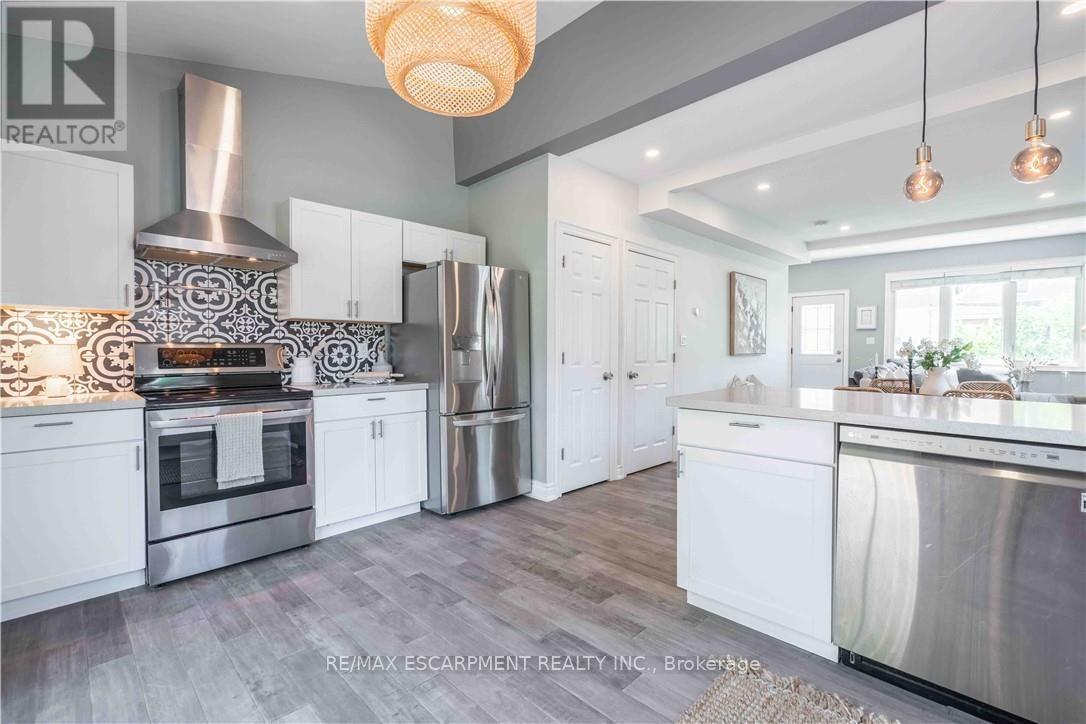 195 Wood Street E, Hamilton, ON - Indoor Photo Showing Kitchen With Stainless Steel Kitchen With Upgraded Kitchen