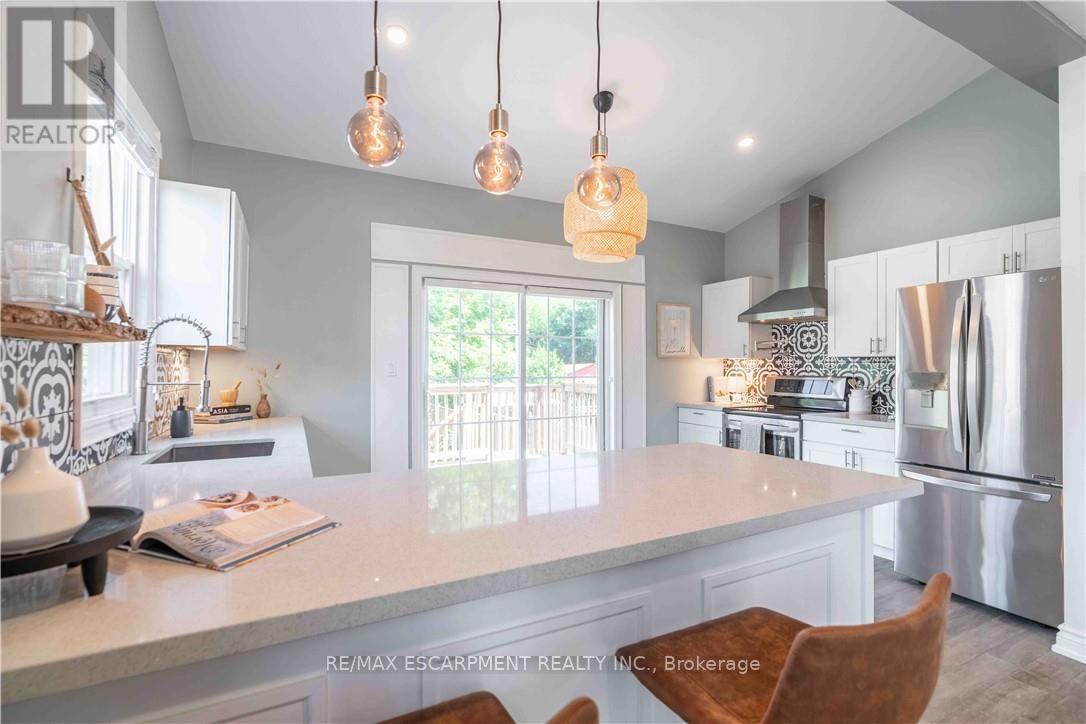 195 Wood Street E, Hamilton, ON - Indoor Photo Showing Kitchen With Stainless Steel Kitchen With Upgraded Kitchen